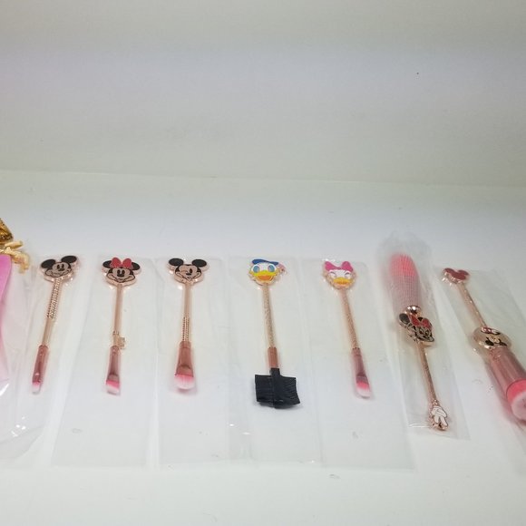 Mickey and Friends make up brushes set of 7 plus bag - Picture 4 of 16